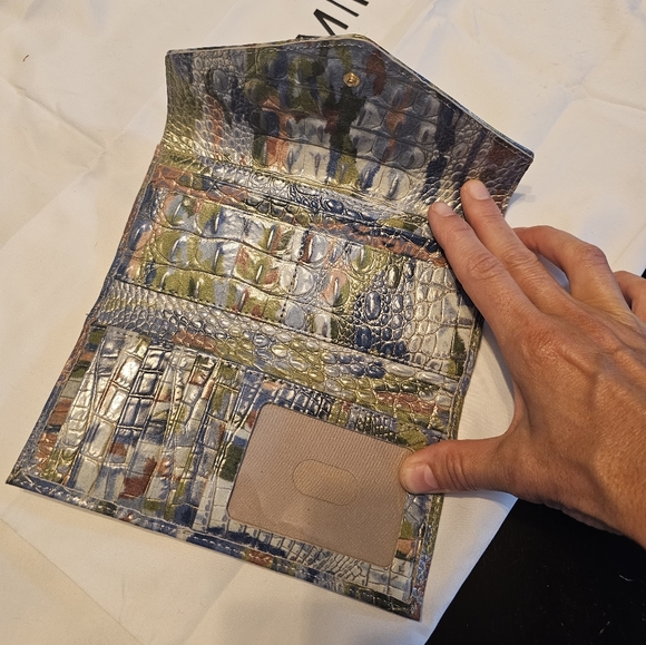 Brahmin handbag with matching wallet - Picture 6 of 6